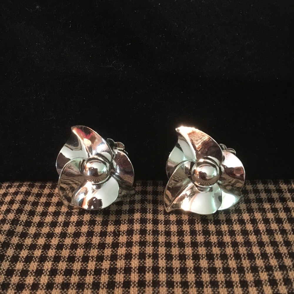 Vintage clip earrings in silver tone